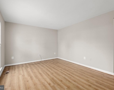 5685 Saffron Lane - Photo Thumbnail 5