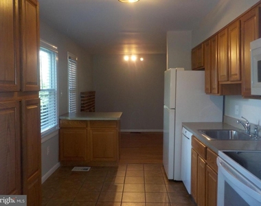 3000 Arkendale Street - Photo Thumbnail 3