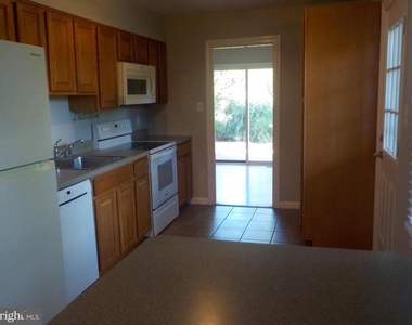 3000 Arkendale Street - Photo Thumbnail 5