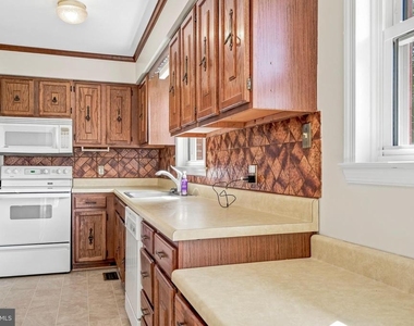 10117 Burwell Road - Photo Thumbnail 4