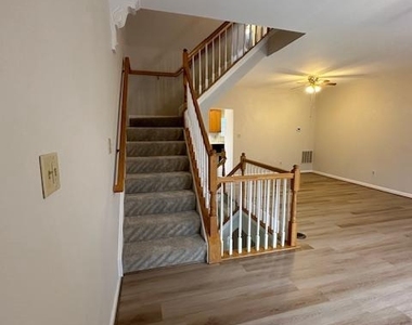 21942 Thompson Square - Photo Thumbnail 14