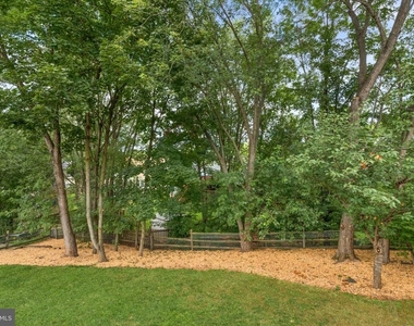 10163 Yorktown Way - Photo Thumbnail 10