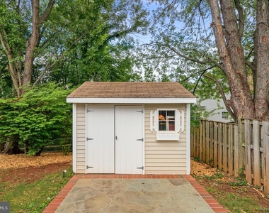 10163 Yorktown Way - Photo Thumbnail 5