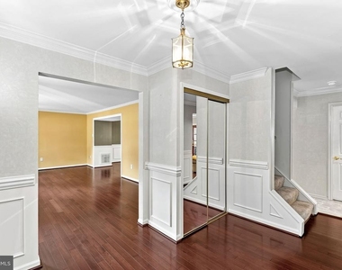 10163 Yorktown Way - Photo Thumbnail 17