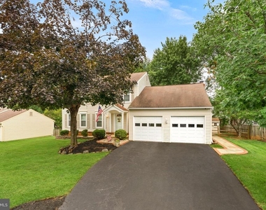 10163 Yorktown Way - Photo Thumbnail 1