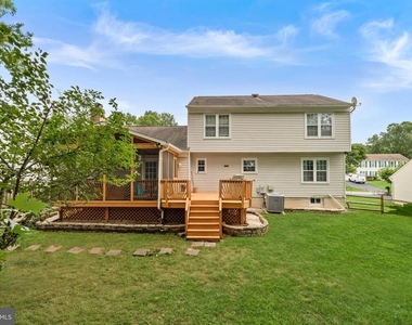 10163 Yorktown Way - Photo Thumbnail 6