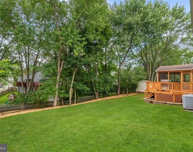 10163 Yorktown Way - Photo Thumbnail 8