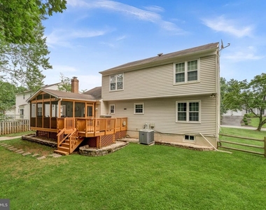 10163 Yorktown Way - Photo Thumbnail 7