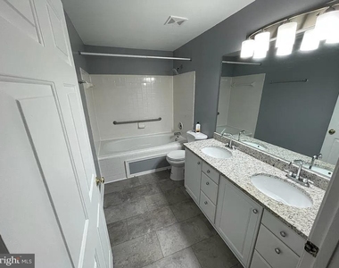 8303 Bluebird Way - Photo Thumbnail 12