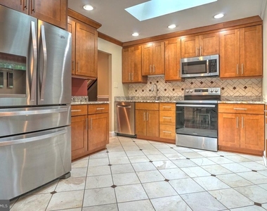 2405 Earlsgate Court - Photo Thumbnail 16