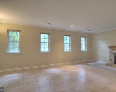 2405 Earlsgate Court - Photo Thumbnail 28