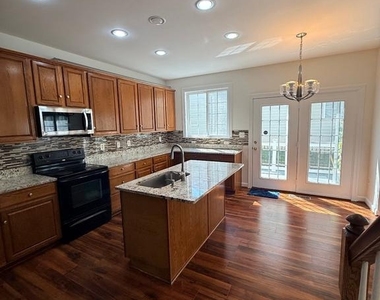 8140 Gilroy Drive - Photo Thumbnail 12