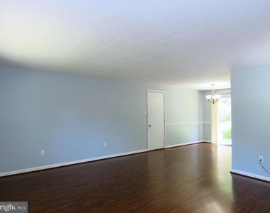 7125 Vantage Drive - Photo Thumbnail 5