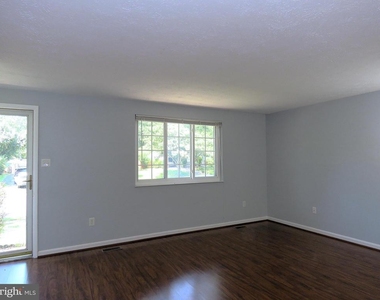 7125 Vantage Drive - Photo Thumbnail 6