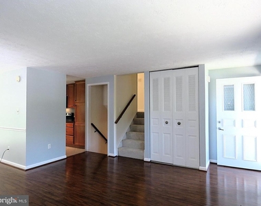7125 Vantage Drive - Photo Thumbnail 4