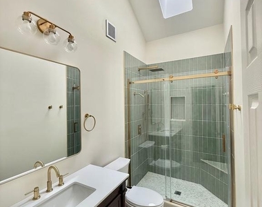 8501 Enochs Drive - Photo Thumbnail 17