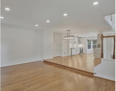 8501 Enochs Drive - Photo Thumbnail 5