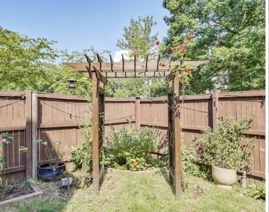 8501 Enochs Drive - Photo Thumbnail 13