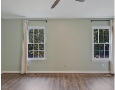 8501 Enochs Drive - Photo Thumbnail 7