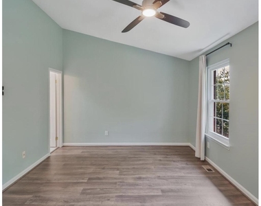 8501 Enochs Drive - Photo Thumbnail 8