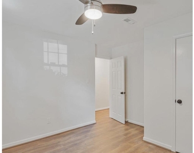 8501 Enochs Drive - Photo Thumbnail 10