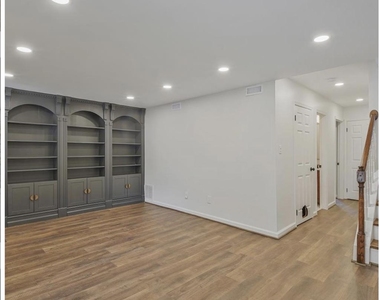 8501 Enochs Drive - Photo Thumbnail 12