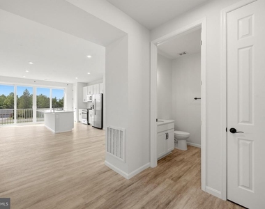 102 Curtain Fall Drive - Photo Thumbnail 8
