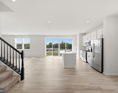 102 Curtain Fall Drive - Photo Thumbnail 7