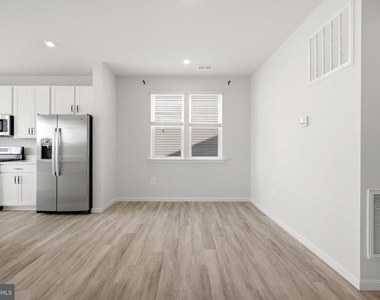 102 Curtain Fall Drive - Photo Thumbnail 11