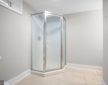 1213 Stafford Avenue - Photo Thumbnail 14