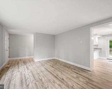 813 Leeds Manor Lane - Photo Thumbnail 4