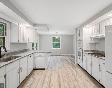 813 Leeds Manor Lane - Photo Thumbnail 9