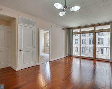 888 N Quincy Street - Photo Thumbnail 3