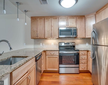 888 N Quincy Street - Photo Thumbnail 5