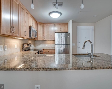 888 N Quincy Street - Photo Thumbnail 7