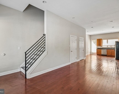 1456 E Columbia Avenue - Photo Thumbnail 14