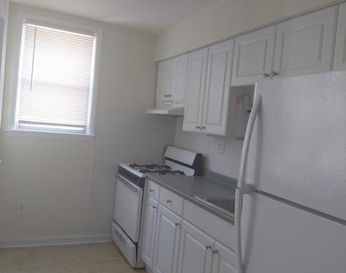 5902 Belmar Terrace - Photo Thumbnail 3