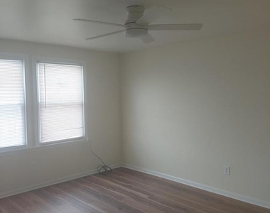 5902 Belmar Terrace - Photo Thumbnail 9