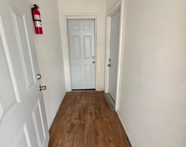 1617 Wakeling Street - Photo Thumbnail 3