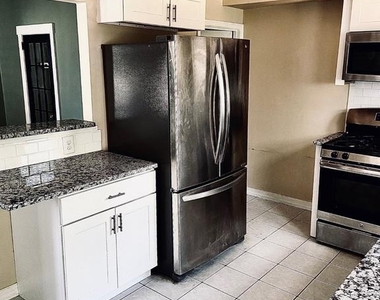 4617 Silverwood Street - Photo Thumbnail 9
