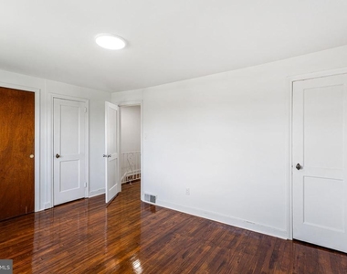 7545 Overbrook Avenue - Photo Thumbnail 12