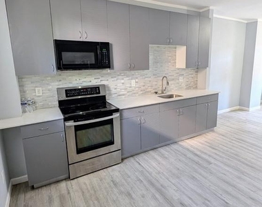 3052 N Lee Street - Photo Thumbnail 4