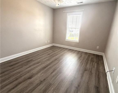2110 Queen Elizabeth Lane - Photo Thumbnail 27