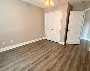 2110 Queen Elizabeth Lane - Photo Thumbnail 23