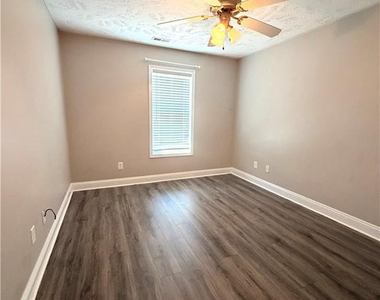 2110 Queen Elizabeth Lane - Photo Thumbnail 24