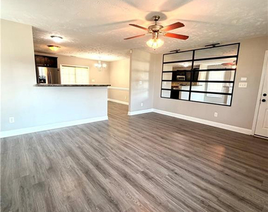 2110 Queen Elizabeth Lane - Photo Thumbnail 4
