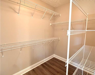 2110 Queen Elizabeth Lane - Photo Thumbnail 17