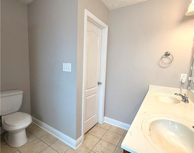 2110 Queen Elizabeth Lane - Photo Thumbnail 16