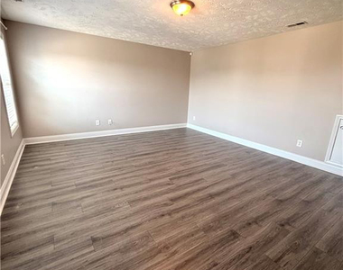 2110 Queen Elizabeth Lane - Photo Thumbnail 29