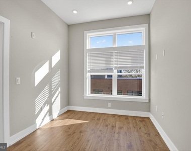 2034 N Front Street - Photo Thumbnail 5